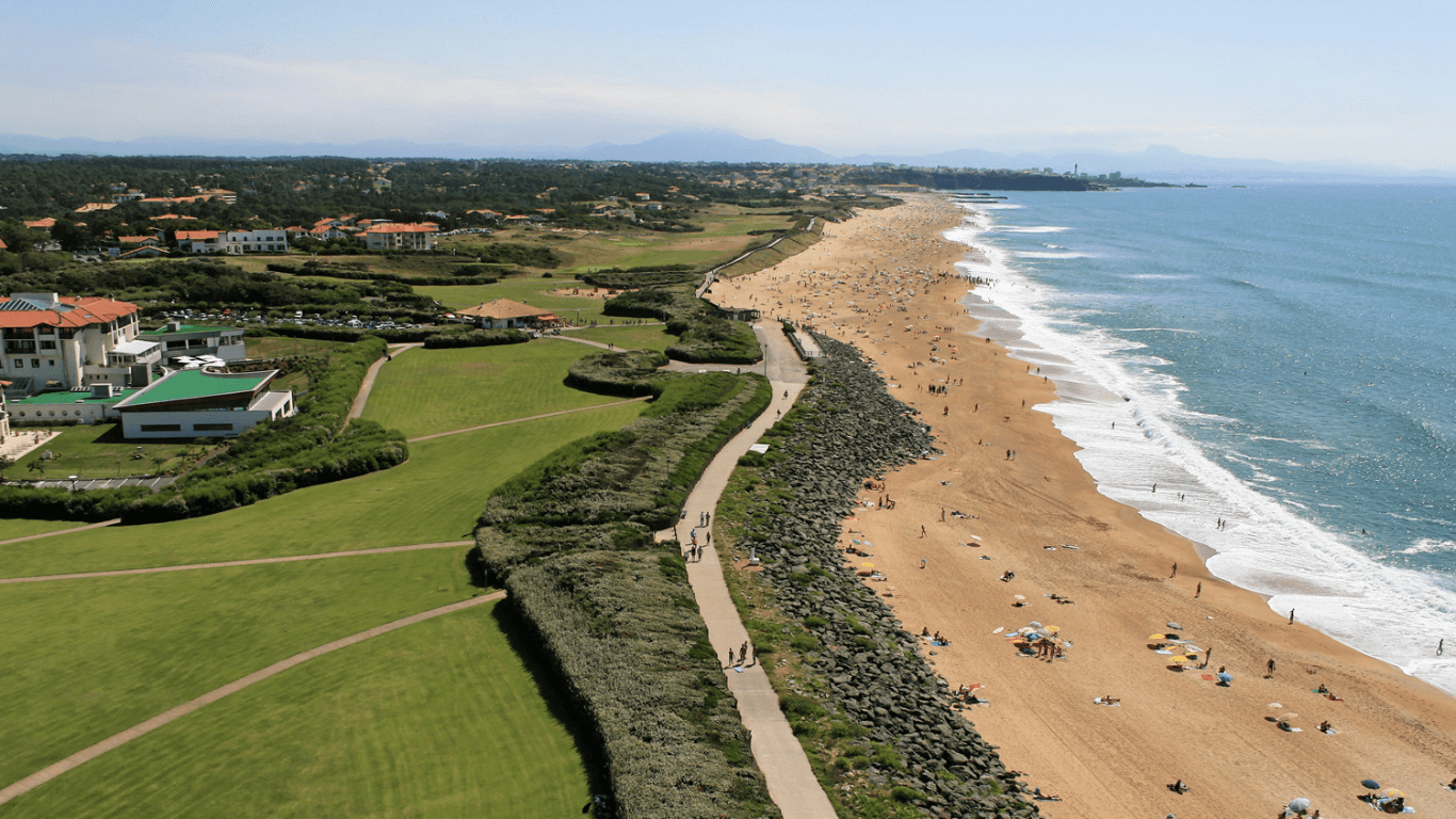surfer a anglet plage